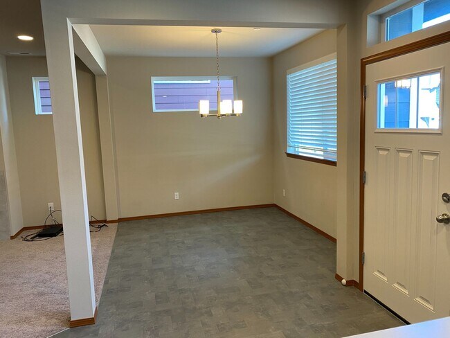 Building Photo - 2531 Filbert Ave
