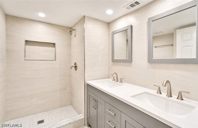 Building Photo - 2360 Naples Trace Cir