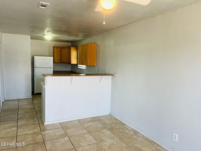 Building Photo - 14831 Allemands Ave