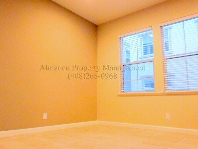 Building Photo - Pets Negotiable! Great Location near Willow Glen! Central A/C! Tri-Level Home w/ Many Upgrades!