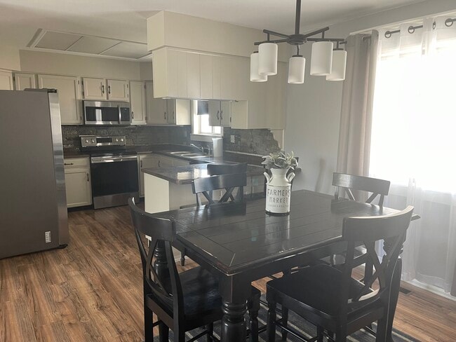 Building Photo - 615 Virginia Ct