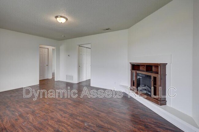 Building Photo - 2008 John F Kennedy St