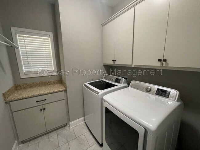 Building Photo - 3167 Lake Norman Dr