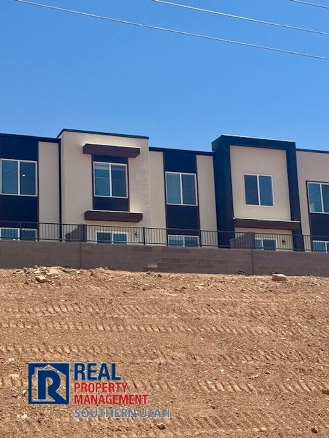 Building Photo - Long Valley Townhome with all the Amenities