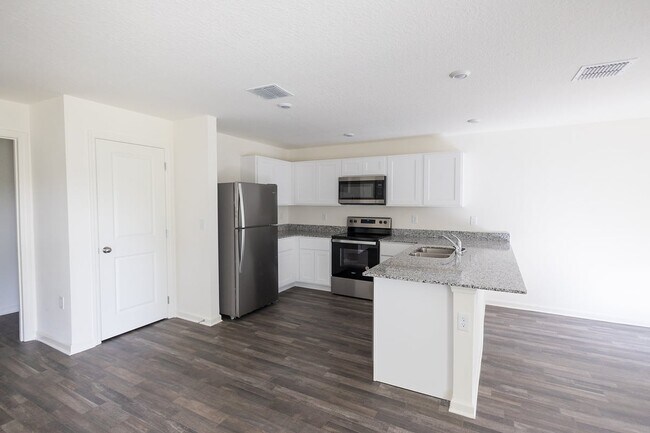 Building Photo - 664 Hillview Lp