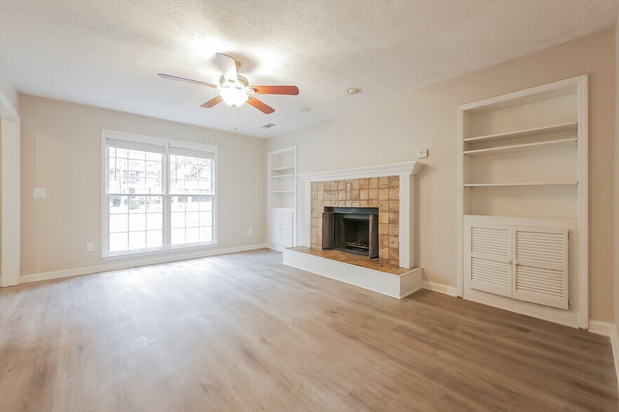 Building Photo - 9908 Point View Dr