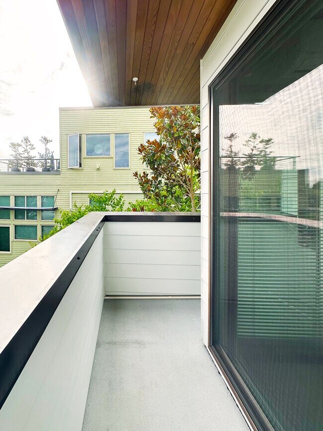Building Photo - 3Bd/3Ba Seattle Townhouse