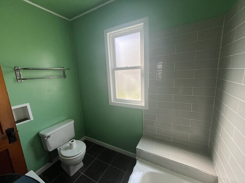 Building Photo - 2733 Elm St