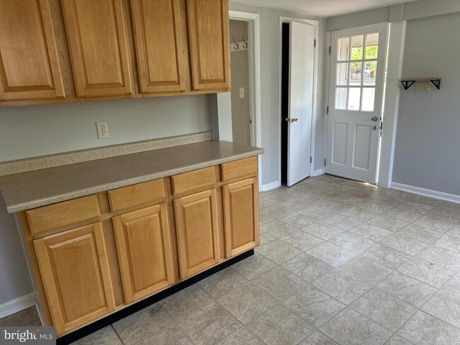 Building Photo - 7648 Beach Dr