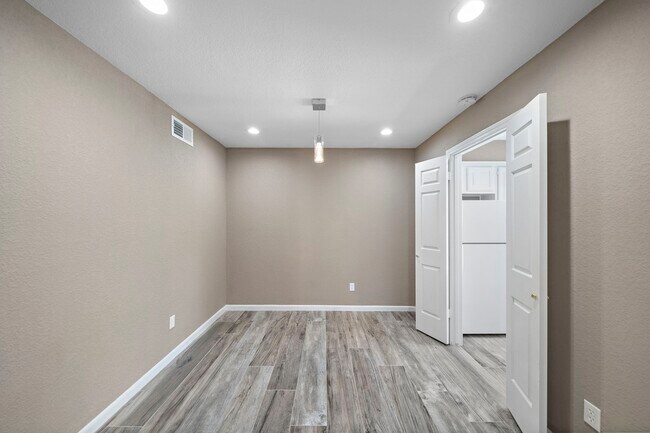 Building Photo - 1311 Antoine Dr