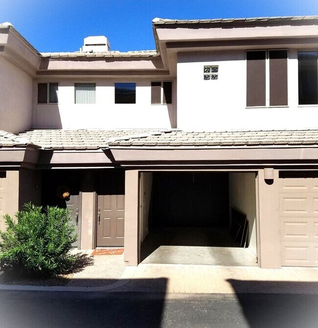 Building Photo - Stunning 2-bedroom 2-bath Condo with a 1 car garage