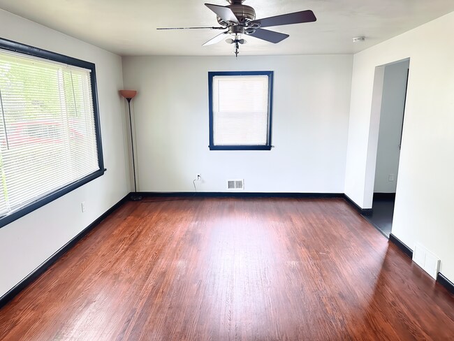 Building Photo - 115 Burben Way