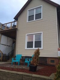 Building Photo - Nice 2 Bdrm 1 Bath w/ Exceptional view of ...