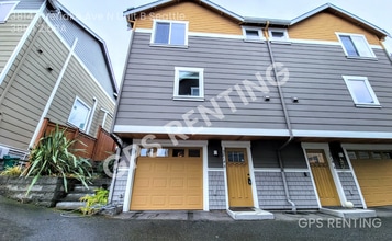 Building Photo - 3814 Interlake Ave N