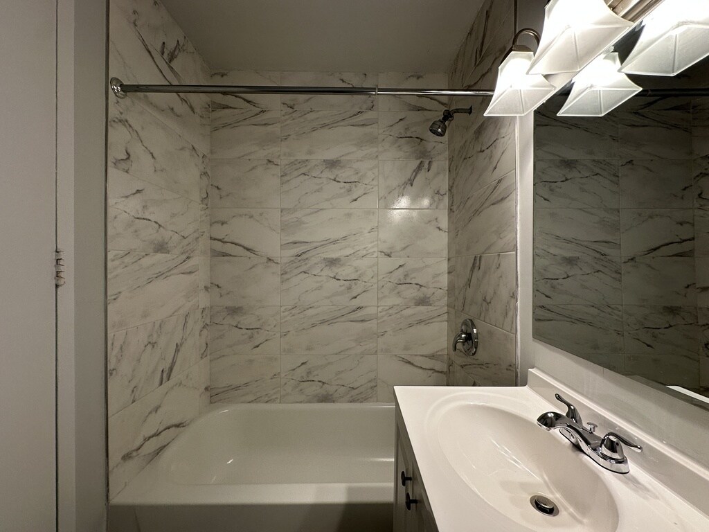 Building Photo - 1349 N Dearborn St