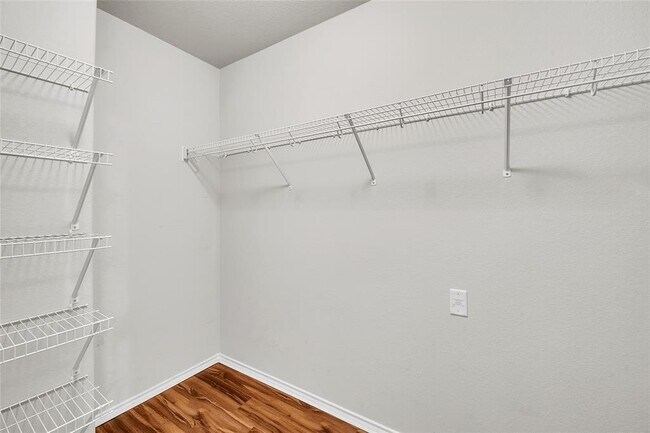 Building Photo - 8609 Rock Pigeon Dr
