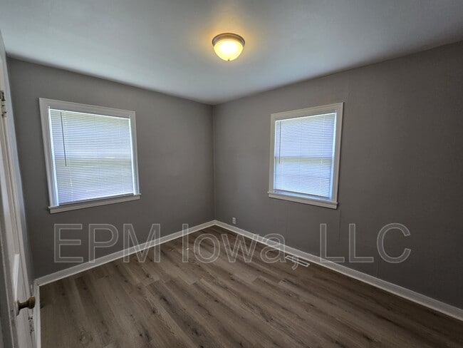 Building Photo - 602 Logan Ave
