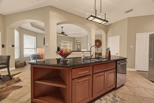 Building Photo - 171 E Lansdowne Cir