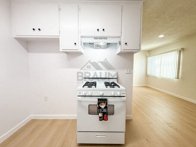 Building Photo - 6336 Tujunga Ave