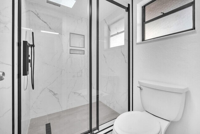 Building Photo - 3100 N Pine Island Rd