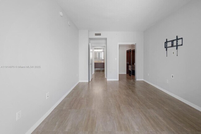 Building Photo - 1900 N Bayshore Dr