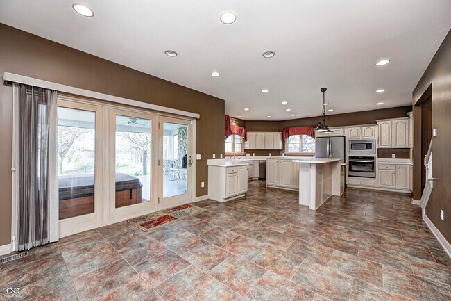 Building Photo - 2009 W 250 N