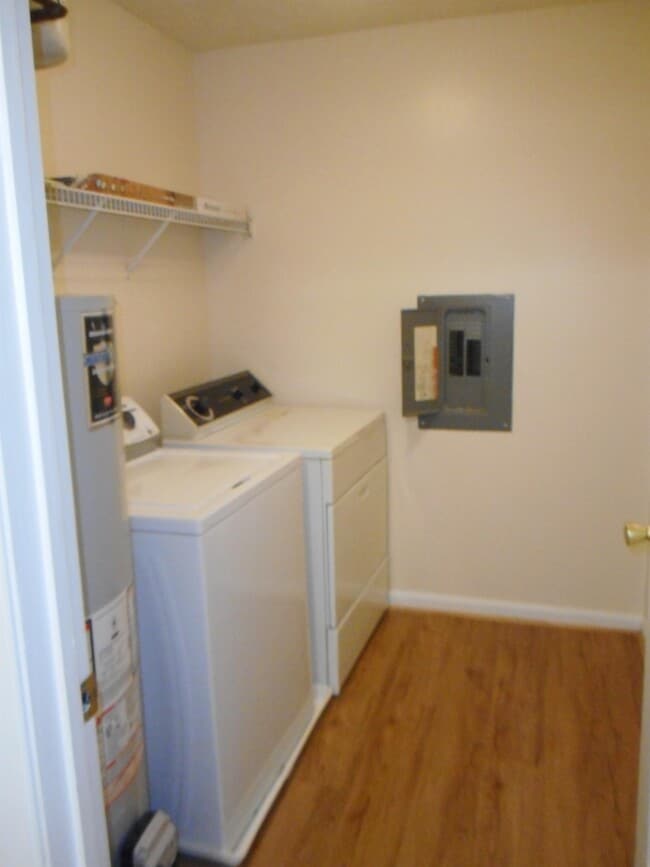 Building Photo - 108 Bayland Dr