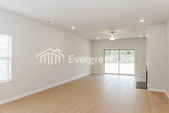 Building Photo - 14673 Mountain Strm Dr