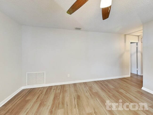 Building Photo - 3516 E Roundtree Dr