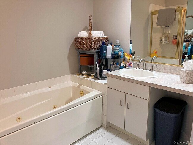 Building Photo - 1404 Pondcrest Ln