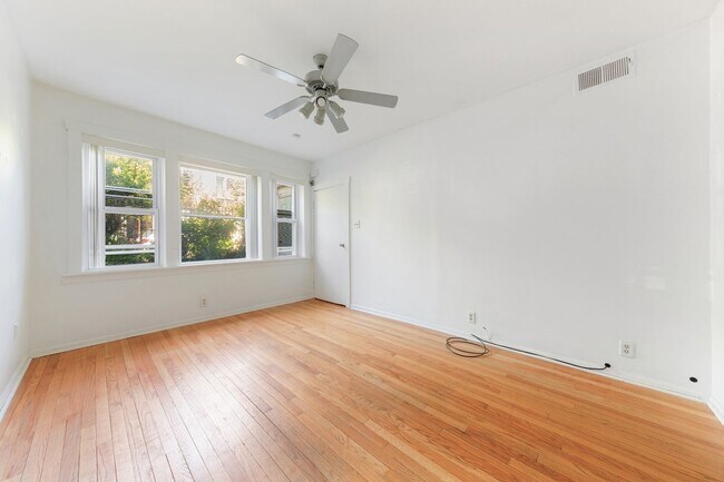 Building Photo - 2527 N Ashland Ave