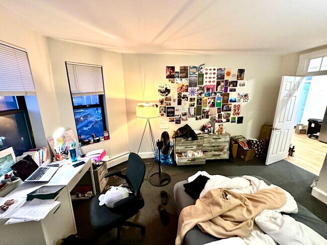 Building Photo - 829-833 Beacon Unit 501