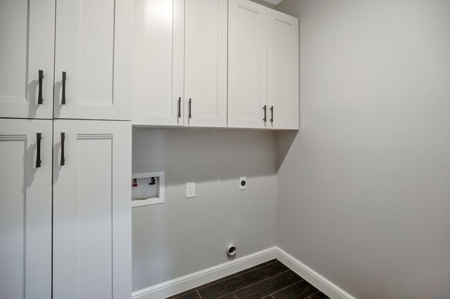 Building Photo - 831 Bradwell Dr