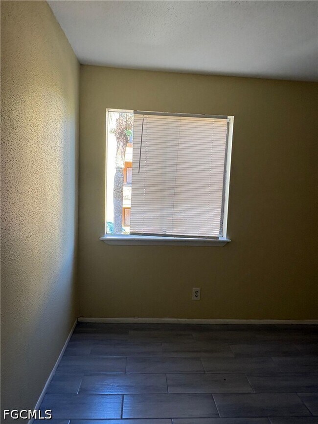 Building Photo - 2865 Winkler Ave