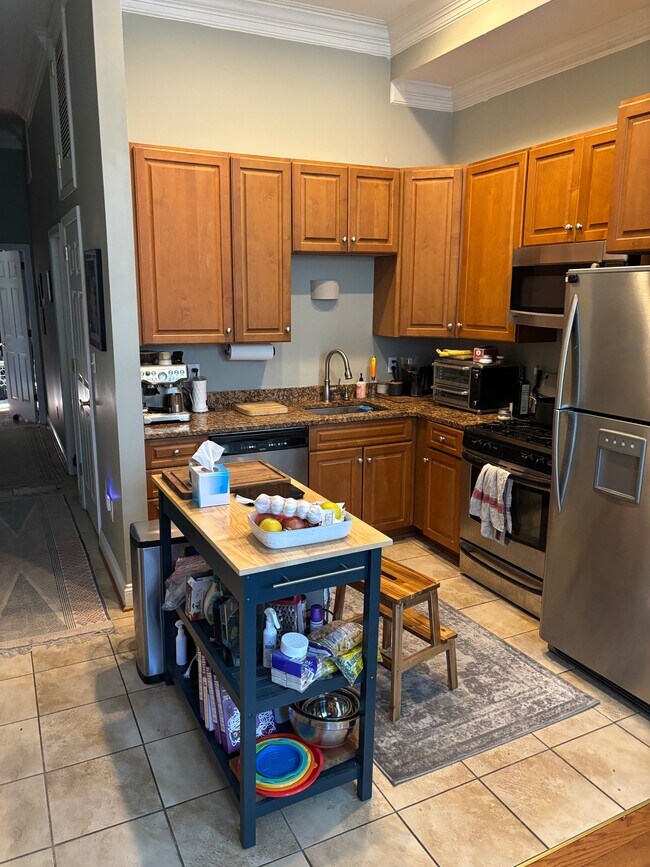 Building Photo - 1012 N St NW