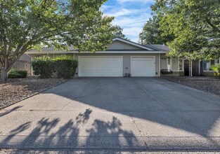 Building Photo - Beautiful 3/2 duplex in Citrus Heights!