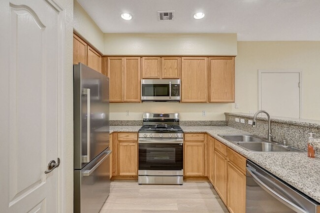 Building Photo - Southern Terrace Single Family Home