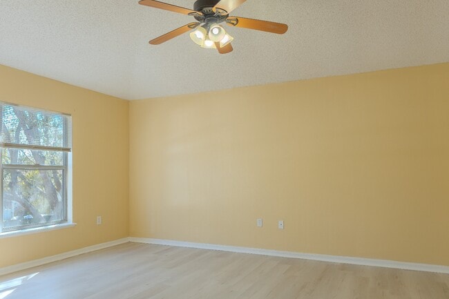 Building Photo - Spacious 4-Bed Groveland Home with Attached Garage, Central Air, and Private Patio