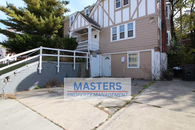 Primary Photo - 2547 Greenway St