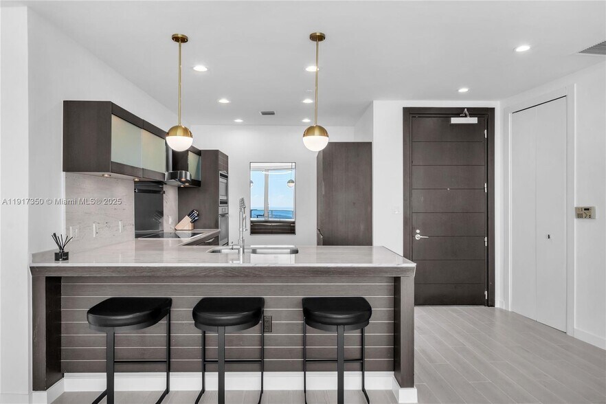 Building Photo - 200 Biscayne Boulevard Way