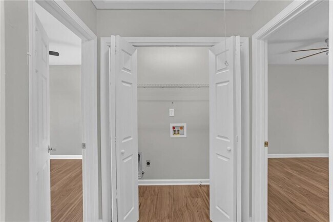 Building Photo - 3527 Chastain Glen Ln NE
