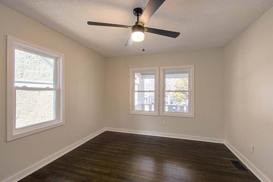 Building Photo - 2105 W 73rd St