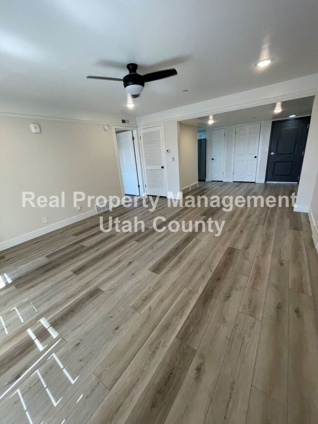 Building Photo - 2244 N Canyon Rd