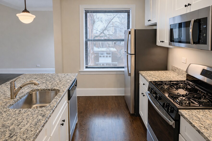 Building Photo - 1360 E 52nd St