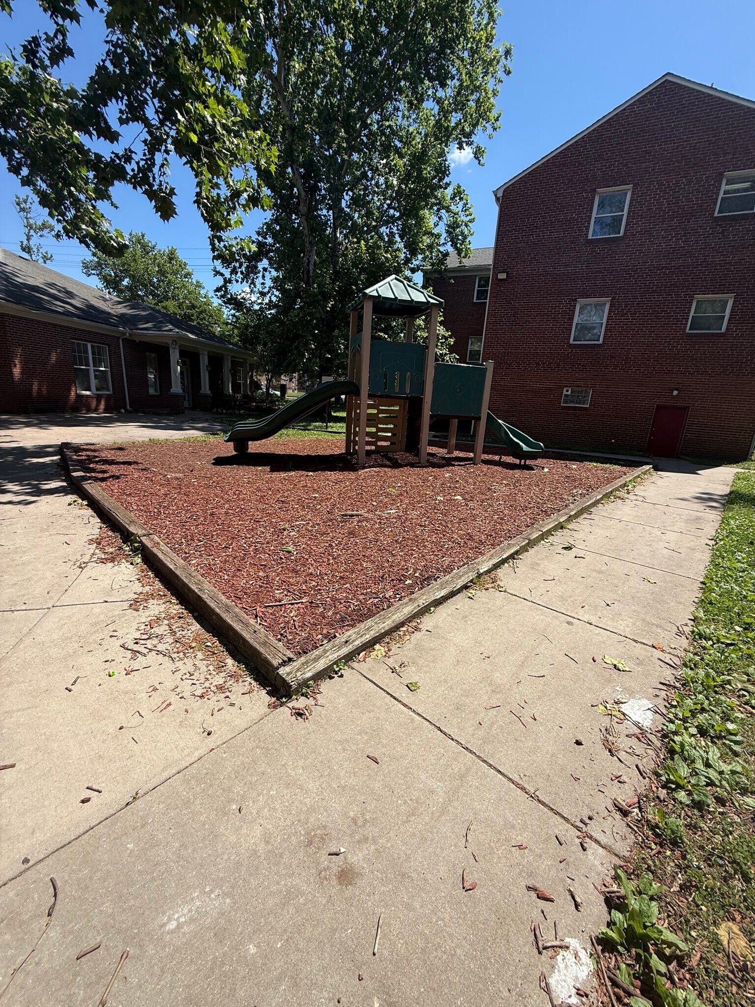 Building Photo - 2125 Cameron Dr