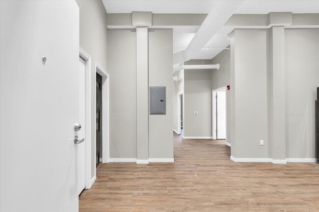 Building Photo - LUXURY 1 BED APT IN DOWNTOWN CHAMPAIGN- AVAILABLE 9/15/2026