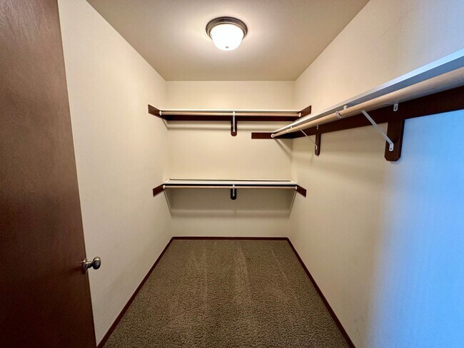 Building Photo - Large 5 Bedroom Home - North of CWU