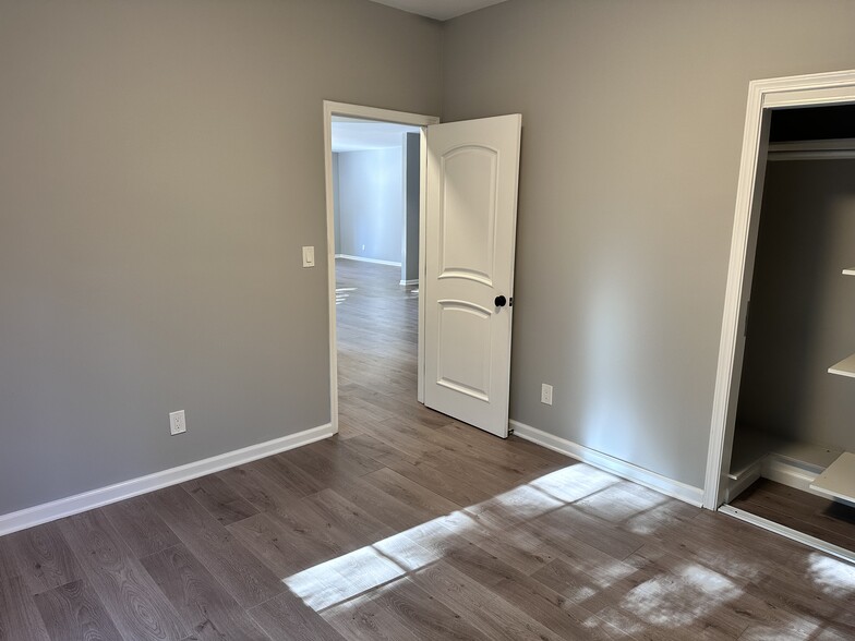 Building Photo - 5371 Topeka Dr