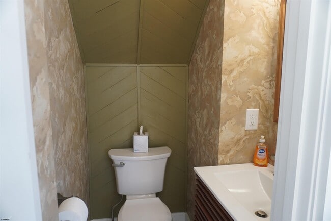 Building Photo - 202 Acorn Terrace