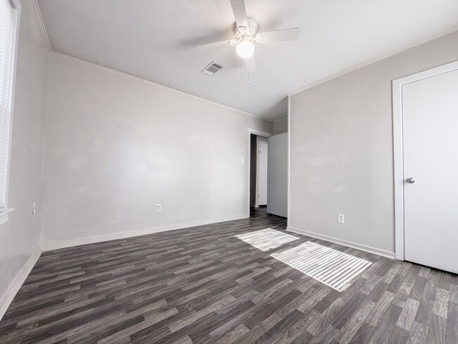 Building Photo - Cherokee Duplex